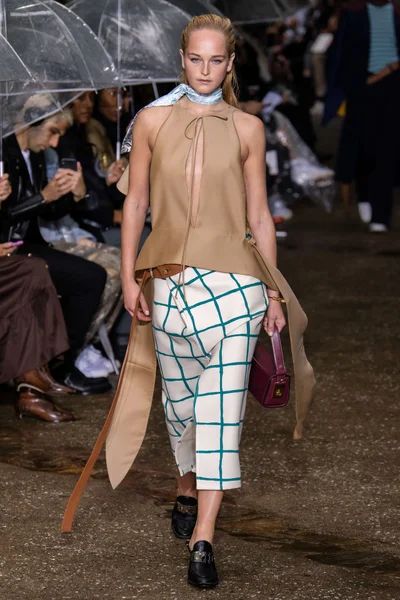 Look 4